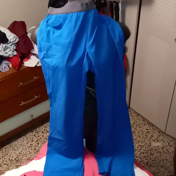 Free Scrub outfit - Picture 2 of 4